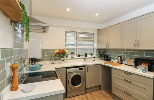 Freshwater House | SUNSET BEACH, family friendly, country holiday cottage in Freshwater