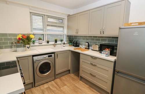 Freshwater House | SUNSET BEACH, family friendly, country holiday cottage in Freshwater