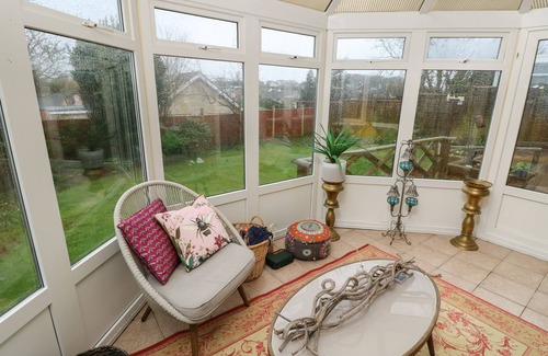 Freshwater House | SUNSET BEACH, family friendly, country holiday cottage in Freshwater