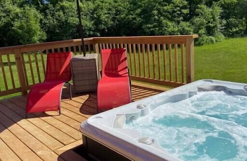 Wellington House | Sunset Beach - Waterfront, Hot Tub, Games Room