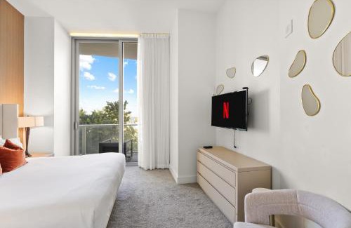 Hollywood South Central Beach Apartment | Sunset Bliss Resort - Oceanfront apartment with great resort amenities, rooftop pool and hot tub