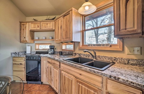 Diamond City Cabin | 'Sunset Bluff Treehouse': On Bull Shoals Lake!