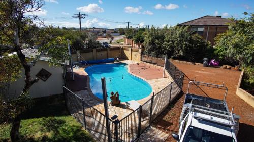 Sunset Beach Apartment | Sunset Break Apartments - 1 x 2 Bedroom Upstairs and 1 x 2 Bedroom Downstairs