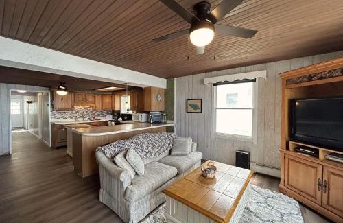 Moran House | Sunset Breeze