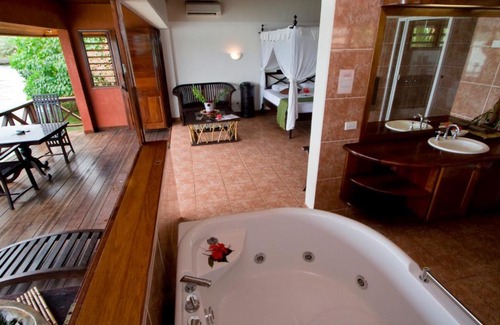 Port Vila Resort | Sunset Bungalows Resort, Vanuatu
