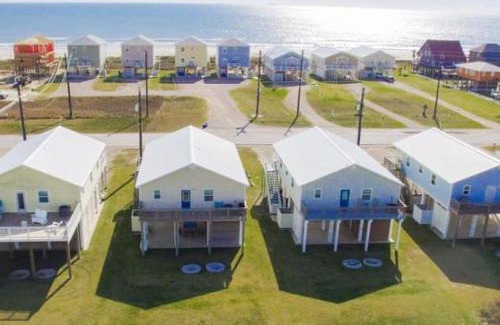 Freeport House | Sunset by the Bay-Water Views on Both Sides