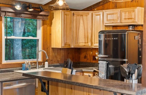 Elkton Cabin | Sunset Cabin - 15 min to SNP