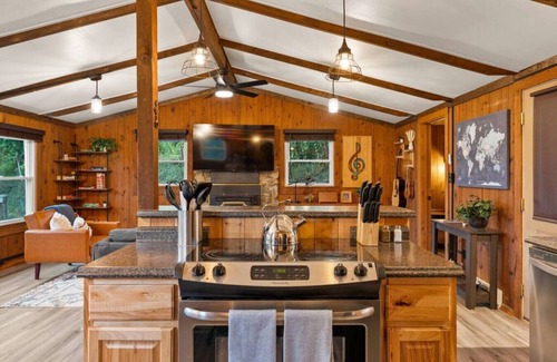Elkton Cabin | Sunset Cabin - 15 min to SNP
