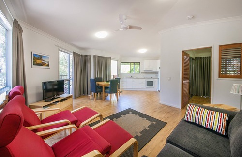 Seventeen Seventy Cabin | Sunset Cabins - Beachfront Cabin with Sea View. Queen bed, Laundry, full kitchen and Bathroom. Deck with BBQ