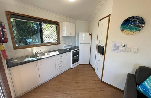 Seventeen Seventy Cabin | Sunset Cabins - Beachfront Cabin with Sea View. Queen bed, Laundry, full kitchen and Bathroom. Deck with BBQ