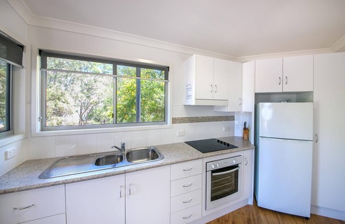 Seventeen Seventy Cabin | Sunset Cabins - Beachfront Cabin with Sea View. Queen bed, Laundry, full kitchen and Bathroom. Deck with BBQ
