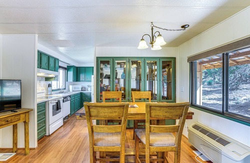 Spanish Valley Cabin | ‘Sunset Cabin’ near Moab w/Stunning Views!