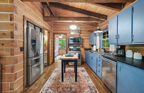 Rogers House | Sunset Cabin - Secluded retreat on Beaver Lake