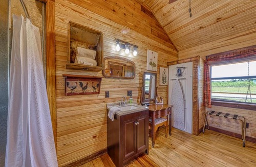 Fredericksburg Hotel | Sunset Cabin