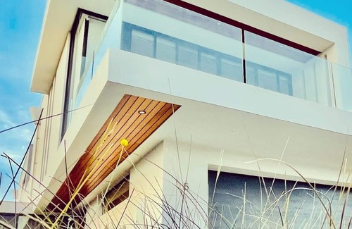 Maslin Beach House | SUNSET CLIFFS luxury stay at Maslin Beach