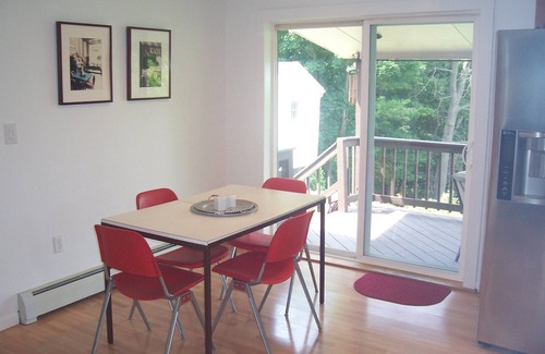 Hudson Cottage | Sunset Cottage: 3 bedrooms, sleeps 6, views, pet friendly, firepit, media room!