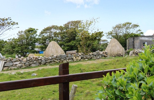 Brinlack Cottage | SUNSET COTTAGE CARRICK, family friendly in Derrybeg, County Donegal