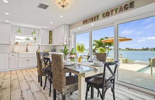 Cape Coral Apartment | Sunset Cottage: Lake Front