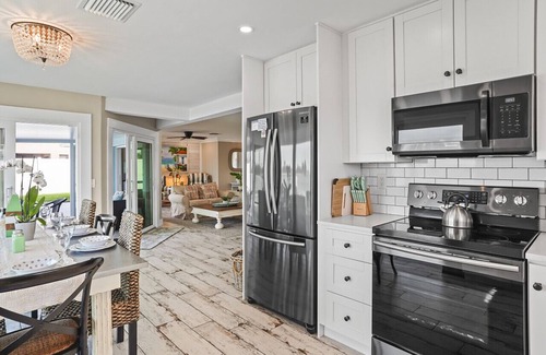 Cape Coral Apartment | Sunset Cottage: Lake Front