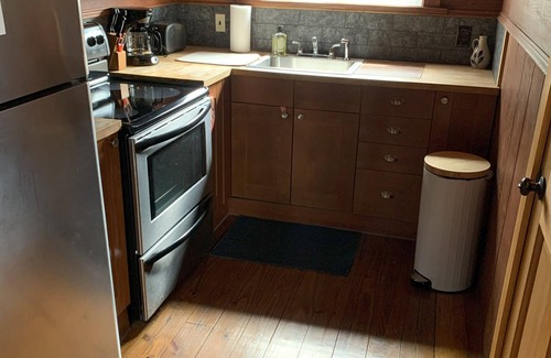 Greentown Cottage | Sunset Cottage - Lakefront Cottage with Private Dock