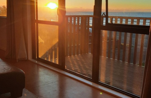 Paekakariki Cottage | Sunset cottage Paekākāriki - sand, sea and sunsets