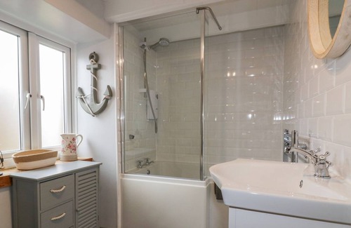 Saint Goran House | SUNSET COTTAGE, pet friendly, with a garden in Gorran Churchtown