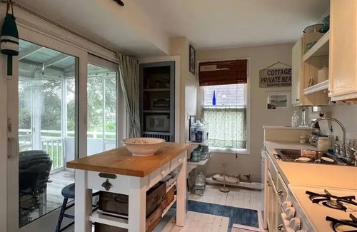 Branford House | Sunset Cottage