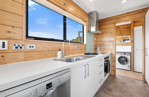 Waikanae House | Sunset Cottage - Waikanae Beach Holiday Home