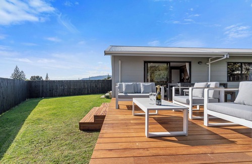 Waikanae House | Sunset Cottage - Waikanae Beach Holiday Home