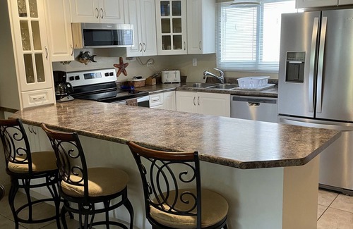 Seven Mile Beach Condo | Sunset Cove 2 Bed/2Bath Condo on Seven Mile Beach with Discounted Boat Charters