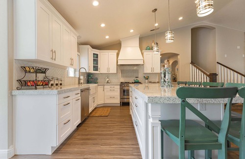 Hildale House | Sunset Cove at Zion Canyon ☼ 6BR 6BA Pool w/Waterfall, Hot Tub, Sauna, Gym