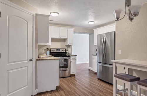 Hildale House | Sunset Cove at Zion Canyon ☼ 6BR 6BA Pool w/Waterfall, Hot Tub, Sauna, Gym