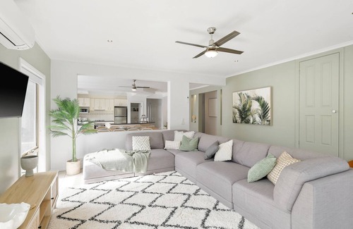 Sunset Strip House | Sunset Cove Hideaway