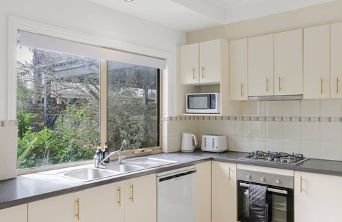 Sunset Strip House | Sunset Cove Hideaway