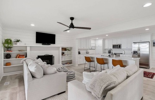 Winchester House | Sunset Cove- Lake Home, Dock, Fire Pit, Hot Tub, Game Room, Etc