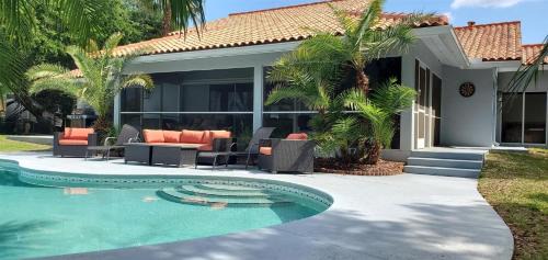 Groveland House | Sunset Cove