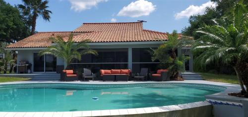 Groveland House | Sunset Cove