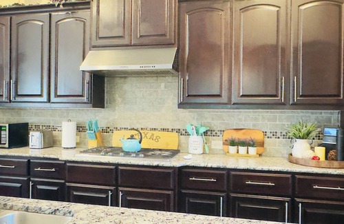 Missouri City House | Sunset Dreams: Pool, Hot Tub, Fire Pit, BBQ & Private Dock in Wildlife Haven