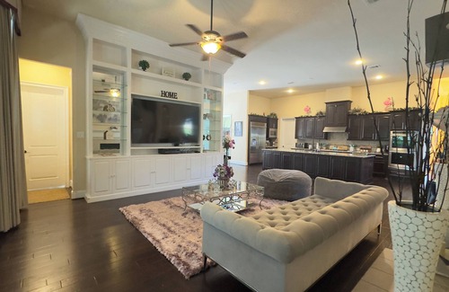 Missouri City House | Sunset Dreams: Pool, Hot Tub, Fire Pit, BBQ & Private Dock in Wildlife Haven