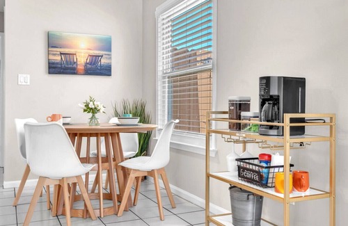 Gulf Lagoon Beach House | Sunset Dreams TOO King Bed 5 Min Walk to Beach!