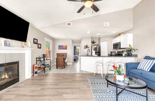 Gulf Lagoon Beach House | Sunset Dreams King Bed 5 Min Walk to Beach!