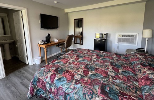 Bridgman House | Sunset Dunes Inn & Suites 104