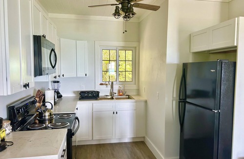 Rainbow Bay Cottage | Sunset Escape: A Secluded Hideaway