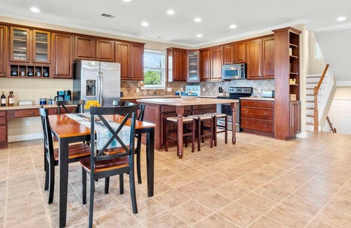 Marble Falls House | Sunset Escape-Lakefront w/Boat Lift & Game Room