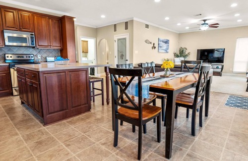 Marble Falls House | Sunset Escape-Lakefront w/Boat Lift & Game Room