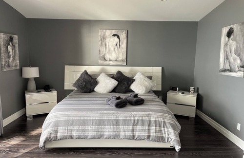 West Lake Bed & Breakfast | Sunset Escape On Westlake. This B&B offers 2 suites that are rented separately