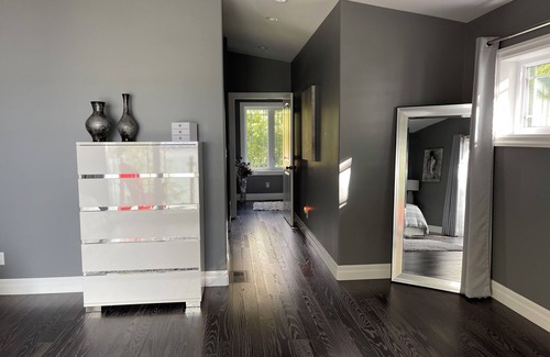 West Lake Bed & Breakfast | Sunset Escape On Westlake. This B&B offers 2 suites that are rented separately