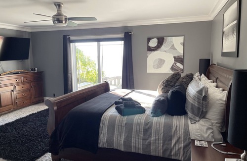 West Lake Bed & Breakfast | Sunset Escape On Westlake. nThis B&B offers 2 suites that are rented separately.
