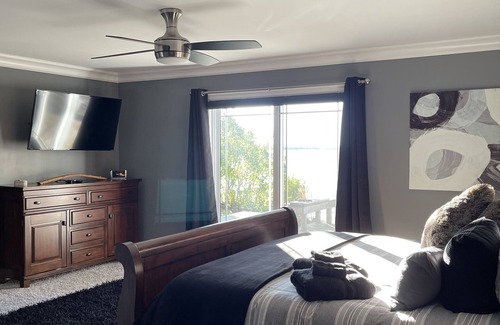 West Lake Bed & Breakfast | Sunset Escape On Westlake. nThis B&B offers 2 suites that are rented separately.