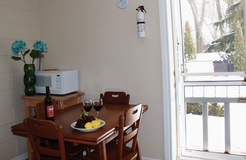 Lambton Shores House | Sunset Getaway 4 min walk to the beach! Family of 4